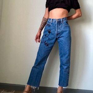 Rare vintage l.e.i. embroidered high waist jeans✨